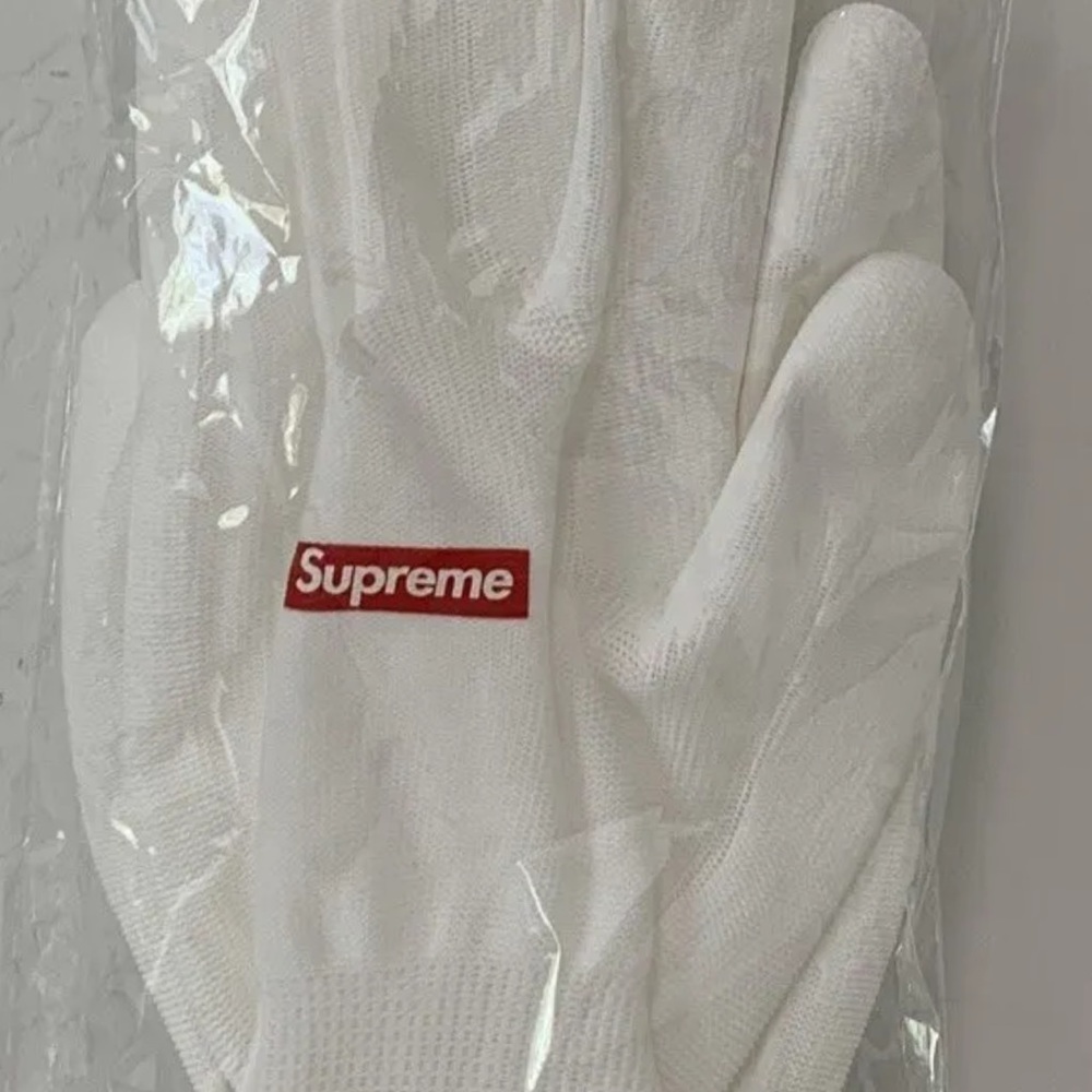 SUPREME rubberized gloves 1 pair NWOT - Picture 6 of 6